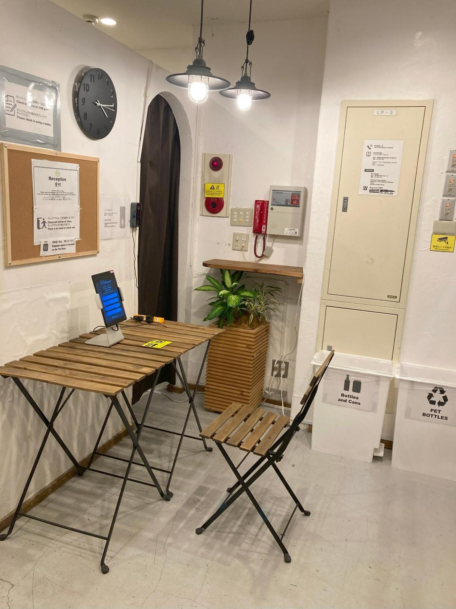 Hostel Lodging Tokyo Ueno Bagian luar foto